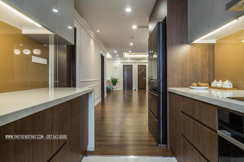 Bằng cách tính toán chính xác khoảng cách tủ bếp trên - tủ bếp dưới Morehome đã thi công tủ bếp tối ưu nhất cho gia chủ